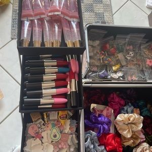 Mystery scoop/goodie bag